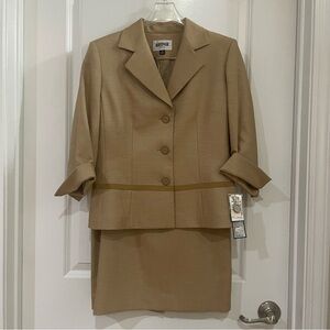 NWT Kasper Hemp/Sandstone Blazer & Skirt Set‎ office or party ready size 6P